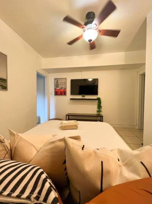 Cozy 1-Bedroom Rental In Μαϊάμι Εξωτερικό φωτογραφία