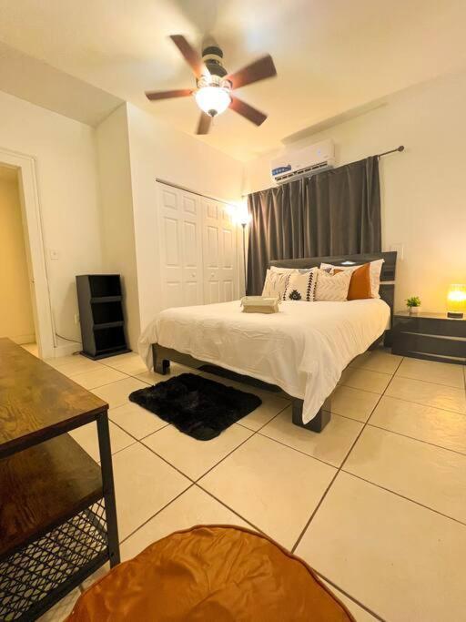 Cozy 1-Bedroom Rental In Μαϊάμι Εξωτερικό φωτογραφία