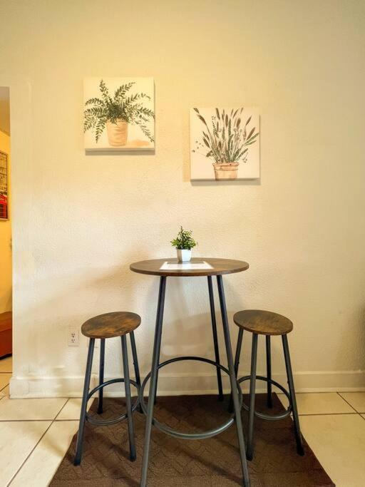 Cozy 1-Bedroom Rental In Μαϊάμι Εξωτερικό φωτογραφία