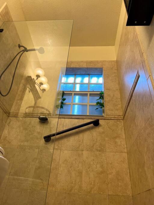 Cozy 1-Bedroom Rental In Μαϊάμι Εξωτερικό φωτογραφία